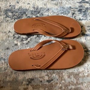 NWOT women’s rainbow flip flops sz 5.5-6.5